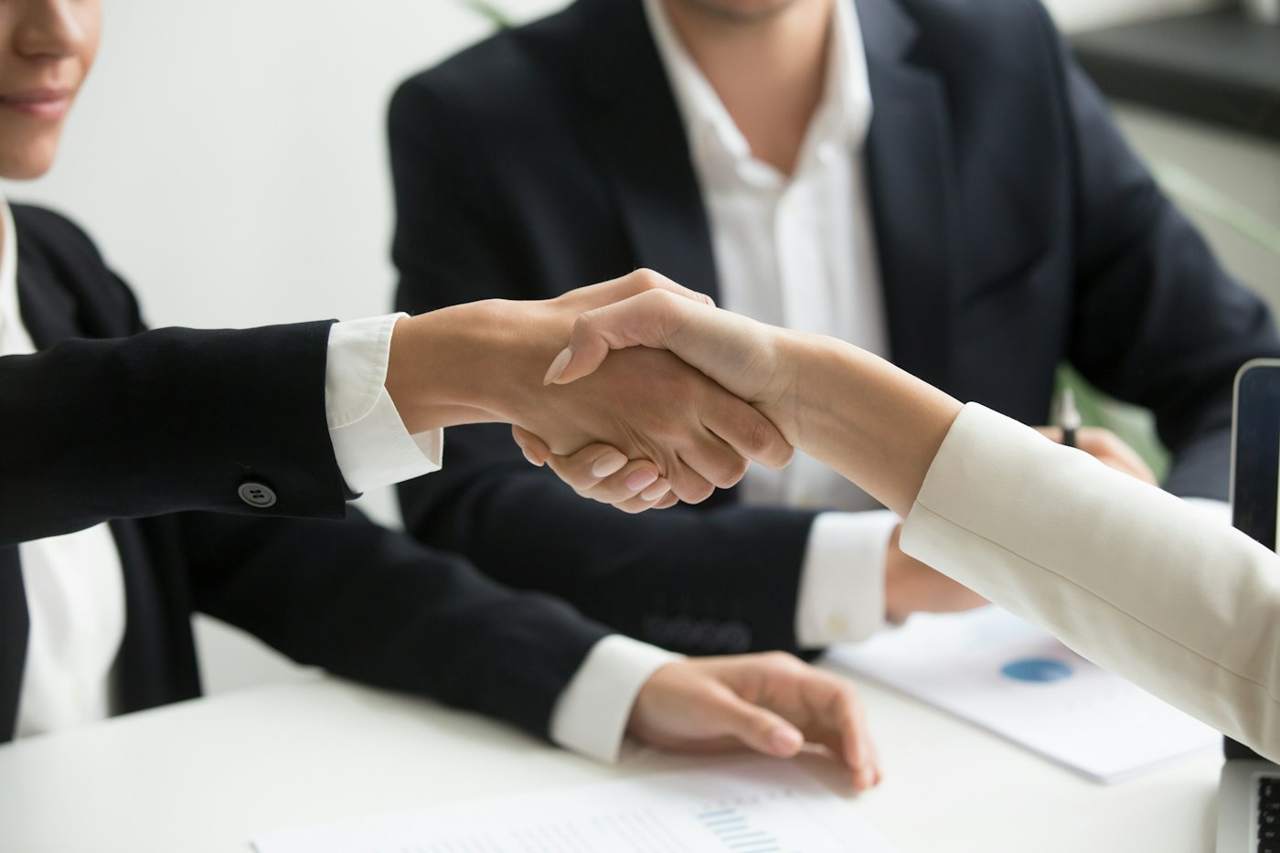 Persone al lavoro in ufficio